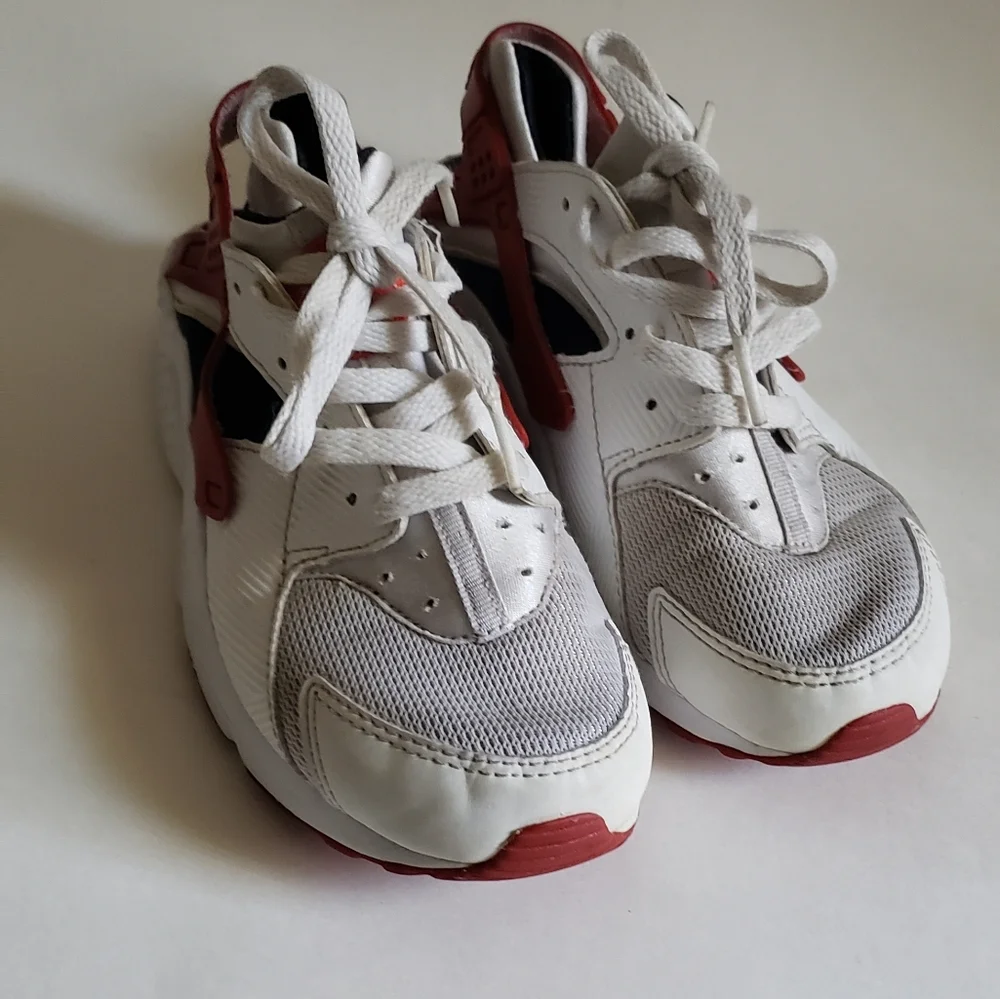 Nike Air Huarache Run GS Kids Youth Size 3Y White Red Sneakers 704949-102